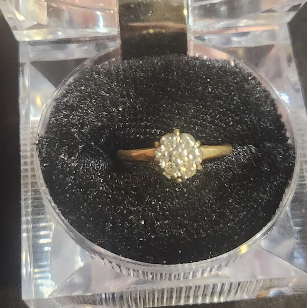 Vintage Solid Gold Diamond  Ring - Picture 2 of 16